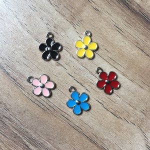 Metal Painted Flower Charms 🌼